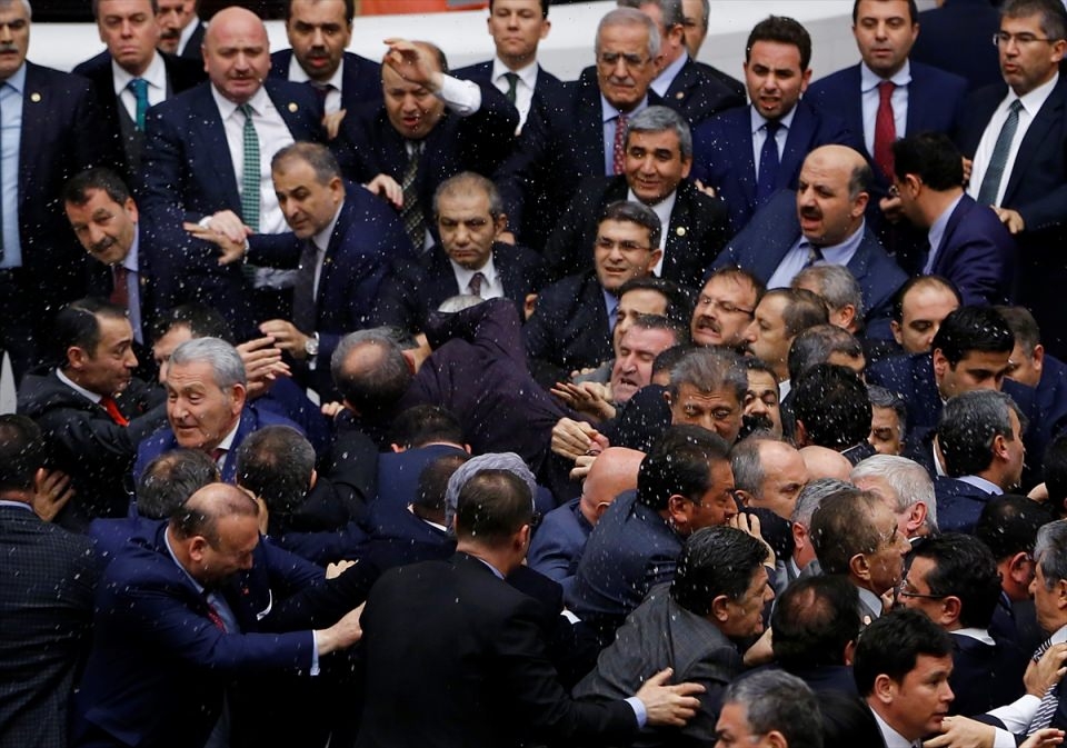 Meclis'te yaşanan kavganın fotoğrafları 49