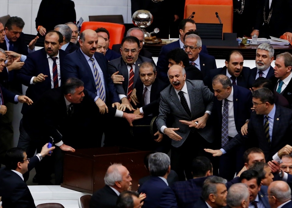 Meclis'te yaşanan kavganın fotoğrafları 53