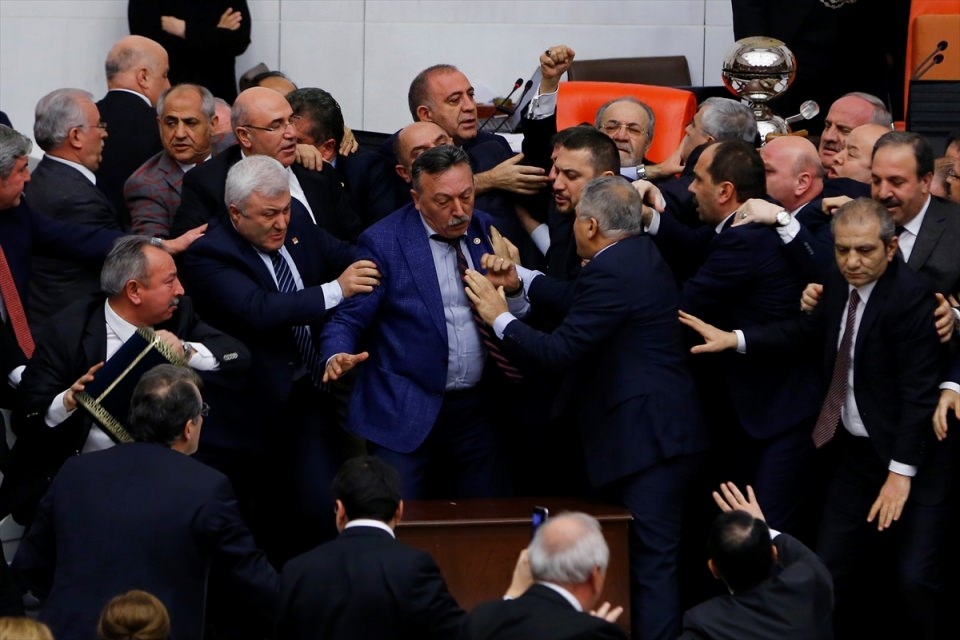 Meclis'te yaşanan kavganın fotoğrafları 55