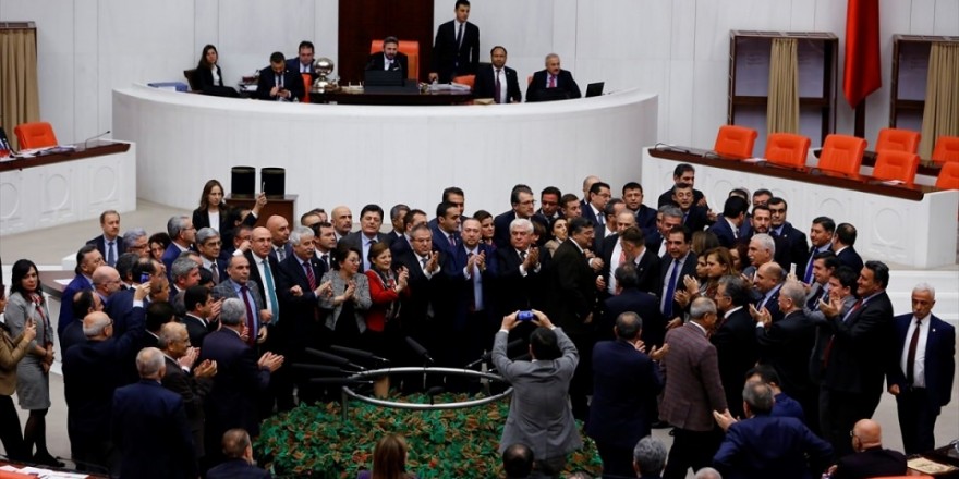 Meclis'te yaşanan kavganın fotoğrafları