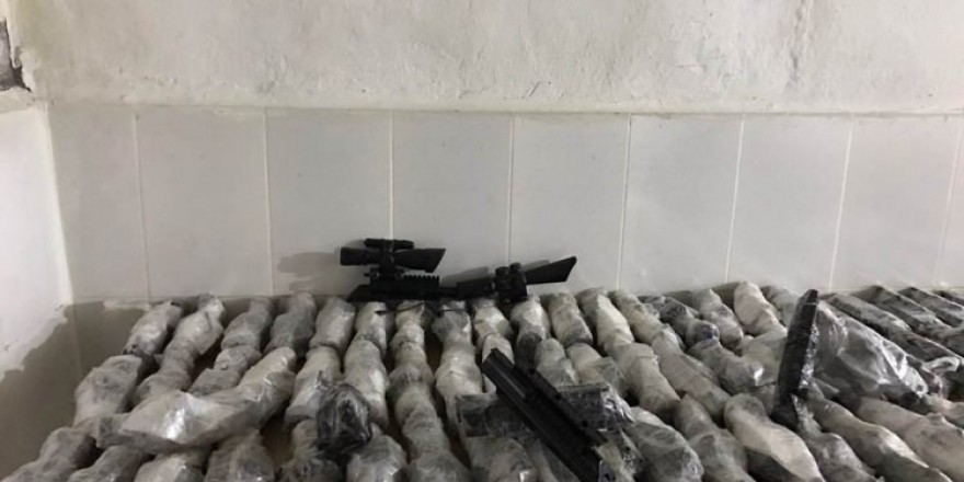 Şemdinli'de silah dürbünleri ele geçirildi