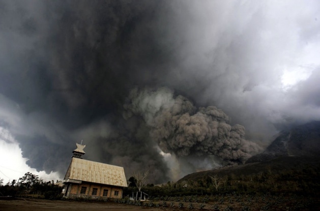 Endonezya'da yanardağ dehşeti! 9