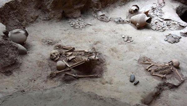 Binlerce yıl önce birbirine sarılarak öldüler 4
