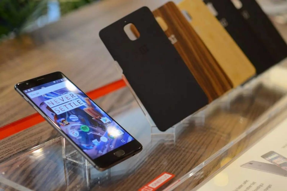 Bu da cep telefonu müzesi 90