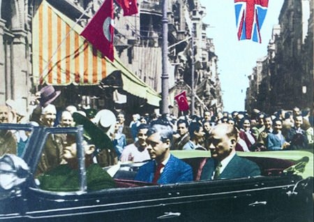 Arşiv görüntüleriyle 'Atatürk' 100