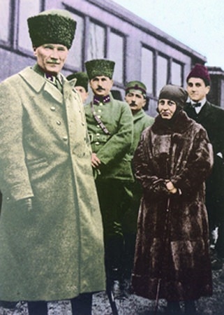Arşiv görüntüleriyle 'Atatürk' 104