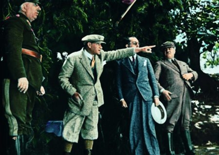 Arşiv görüntüleriyle 'Atatürk' 113