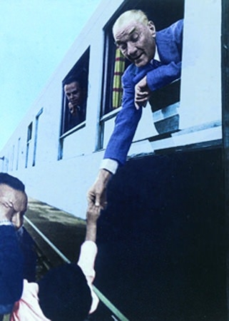 Arşiv görüntüleriyle 'Atatürk' 118