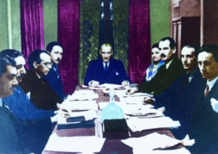 Arşiv görüntüleriyle 'Atatürk' 123