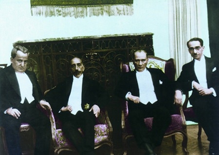 Arşiv görüntüleriyle 'Atatürk' 124
