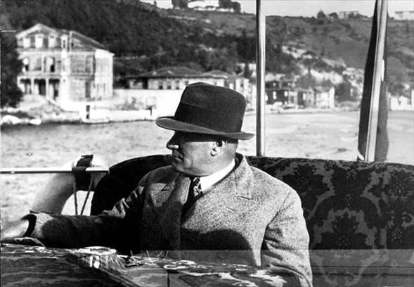 Arşiv görüntüleriyle 'Atatürk' 13