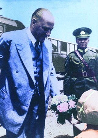 Arşiv görüntüleriyle 'Atatürk' 133