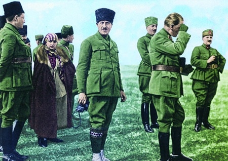 Arşiv görüntüleriyle 'Atatürk' 135