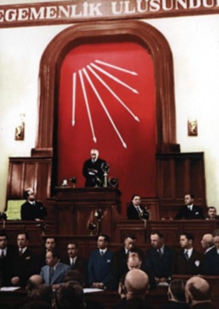 Arşiv görüntüleriyle 'Atatürk' 140