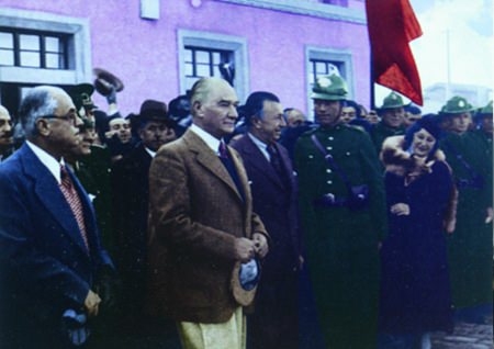 Arşiv görüntüleriyle 'Atatürk' 145