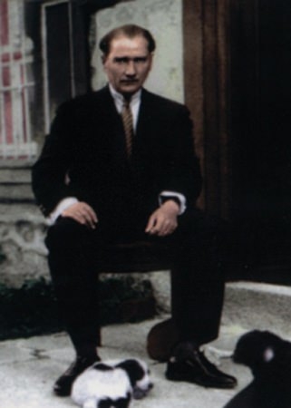 Arşiv görüntüleriyle 'Atatürk' 167