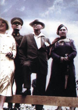 Arşiv görüntüleriyle 'Atatürk' 168