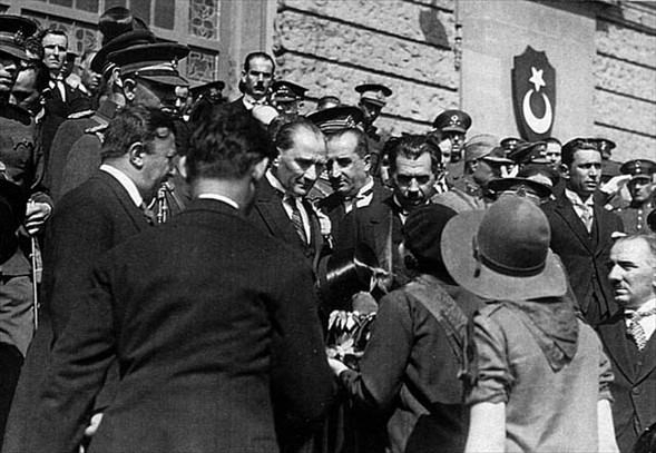 Arşiv görüntüleriyle 'Atatürk' 17