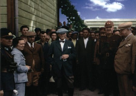 Arşiv görüntüleriyle 'Atatürk' 171