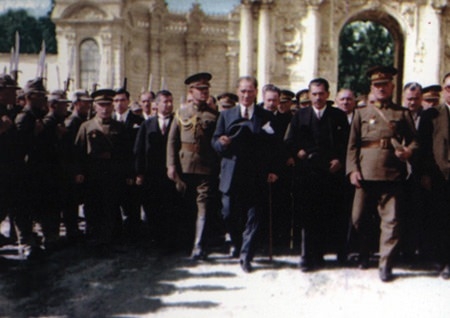 Arşiv görüntüleriyle 'Atatürk' 173