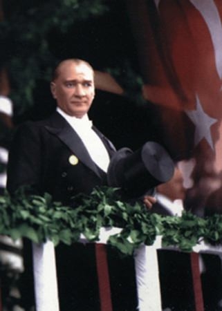 Arşiv görüntüleriyle 'Atatürk' 174