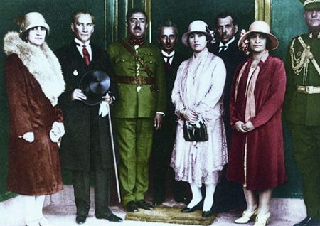 Arşiv görüntüleriyle 'Atatürk' 184