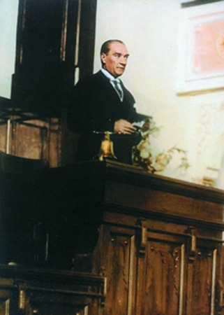 Arşiv görüntüleriyle 'Atatürk' 191