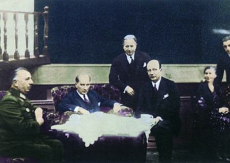 Arşiv görüntüleriyle 'Atatürk' 195