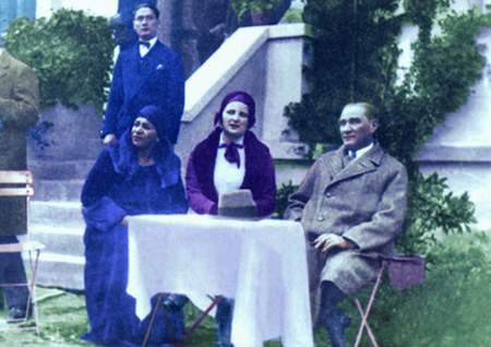 Arşiv görüntüleriyle 'Atatürk' 200