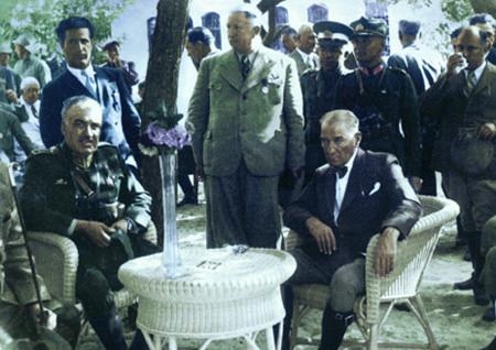 Arşiv görüntüleriyle 'Atatürk' 202