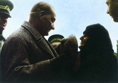 Arşiv görüntüleriyle 'Atatürk' 203