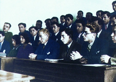 Arşiv görüntüleriyle 'Atatürk' 204