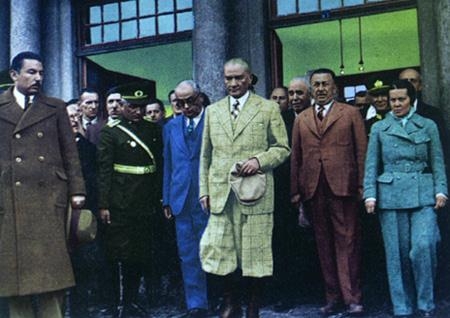 Arşiv görüntüleriyle 'Atatürk' 205