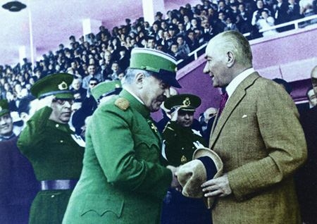 Arşiv görüntüleriyle 'Atatürk' 207