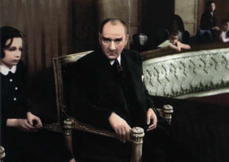 Arşiv görüntüleriyle 'Atatürk' 208