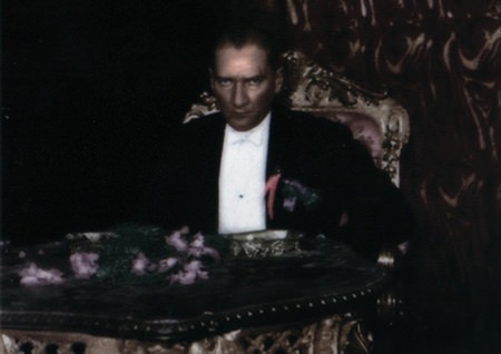 Arşiv görüntüleriyle 'Atatürk' 209
