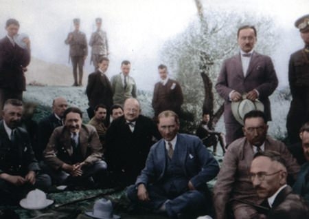 Arşiv görüntüleriyle 'Atatürk' 210
