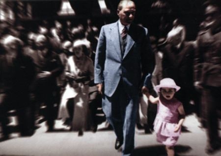 Arşiv görüntüleriyle 'Atatürk' 213