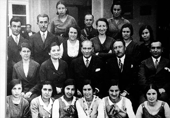 Arşiv görüntüleriyle 'Atatürk' 22