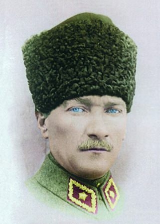 Arşiv görüntüleriyle 'Atatürk' 220