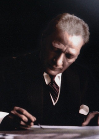 Arşiv görüntüleriyle 'Atatürk' 221