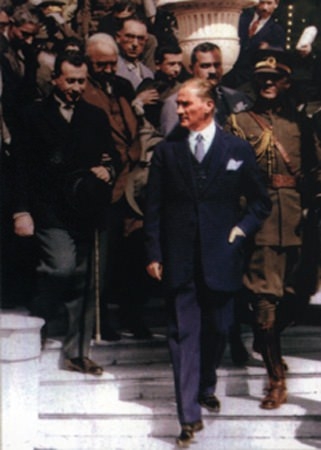Arşiv görüntüleriyle 'Atatürk' 222