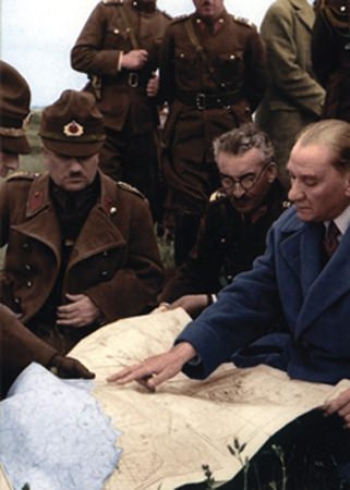 Arşiv görüntüleriyle 'Atatürk' 228