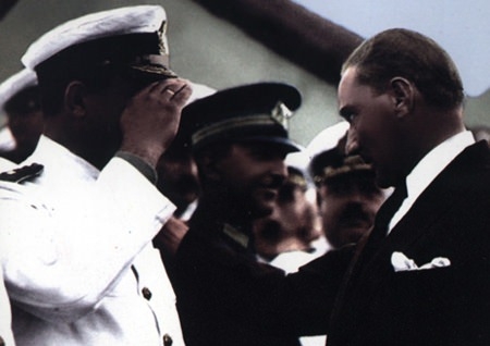 Arşiv görüntüleriyle 'Atatürk' 229