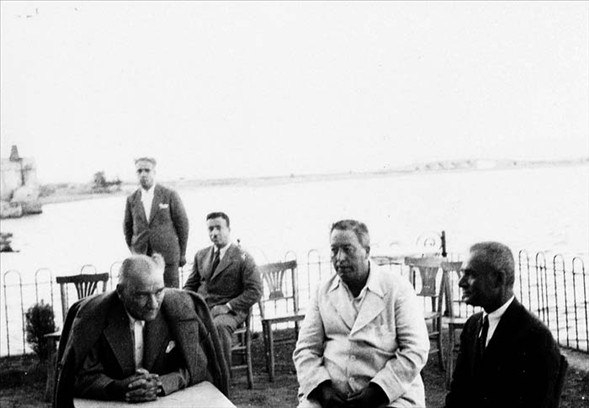 Arşiv görüntüleriyle 'Atatürk' 23