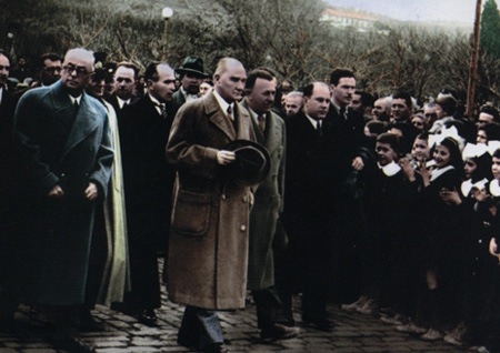 Arşiv görüntüleriyle 'Atatürk' 230