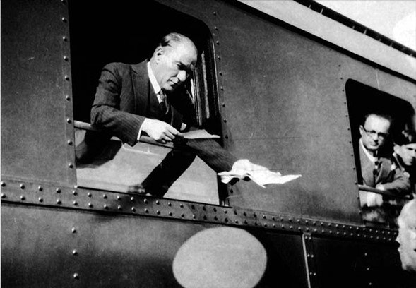 Arşiv görüntüleriyle 'Atatürk' 27