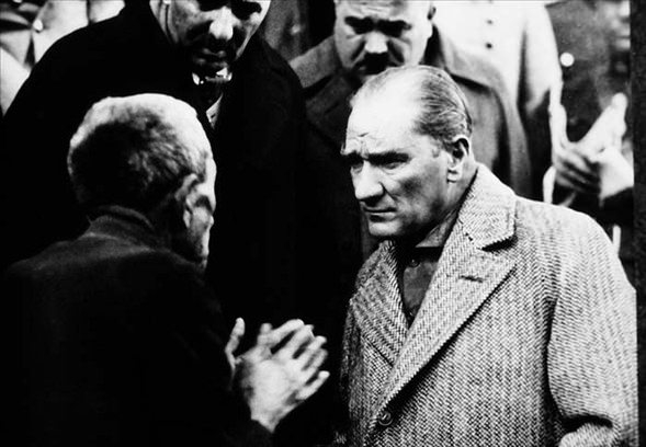 Arşiv görüntüleriyle 'Atatürk' 30