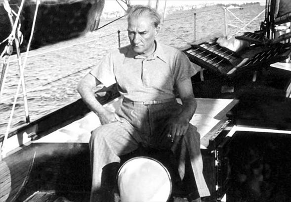 Arşiv görüntüleriyle 'Atatürk' 31