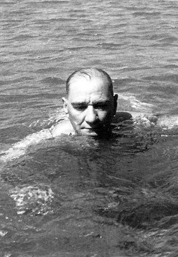Arşiv görüntüleriyle 'Atatürk' 60